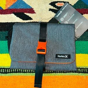 Hurley Hanging Travel Kit